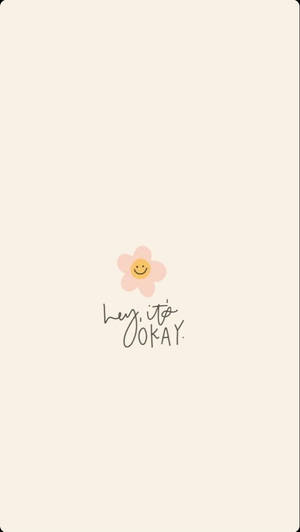 一朵粉紅色微笑的花朵，下方寫有「hey it's okay」。 — 花卉 iPhone 壁紙