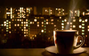 窗台上的一杯冒煙的茶，背景是模糊的城市夜景。 — 青綠色 GIF 壁紙
