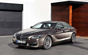 時尚的啞光棕色BMW 6系房車停泊在現代簡約車庫中。 — Steam Deck OLED 壁紙