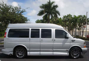 銀色Ford Explorer Sport Trac客貨車停泊在戶外，背景有棕櫚樹。 — Vans GIF 壁紙