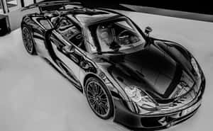黑白風格攝影棚拍攝的黑色保時捷918 Spyder跑車 — 2880x1800 壁紙