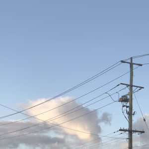 電線桿與電線，背景為藍天白雲。 — iPad Air 壁紙