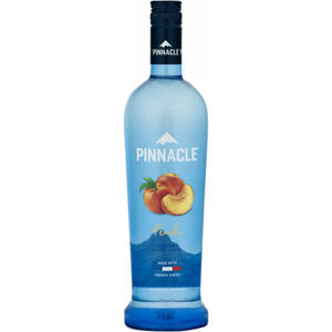 藍色Pinnacle Peach伏特加酒瓶，帶有桃子圖案和法國伏特加標籤。