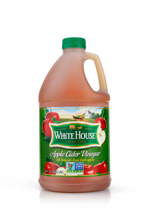 一大瓶 White House 蘋果醋，標籤上有紅蘋果和農場圖案。