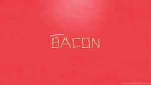 由煙肉條組成的單詞 bacon，在紅色紋理背景上。