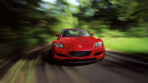 紅色跑車在綠色森林道路上高速行駛。 — Audi R8 GIF 壁紙