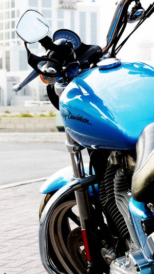 城市街道上藍色Harley-Davidson電單車的特寫。 — 機車 壁紙