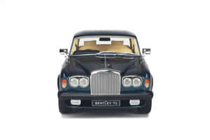 深藍色Bentley T2經典車的正面視圖，配備米色內飾。 — Surface Pro 壁紙