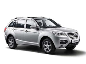 工作室燈光下的銀色SUV，帶車頂行李架和合金輪圈。 — 機車 壁紙