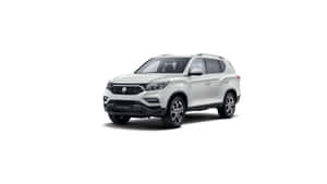 白色工作室背景上的銀色SUV，帶有合金輪圈 — 酷車 壁紙