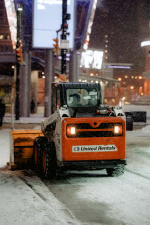 掃雪車在夜間清理城市街道上的積雪。 — POCO Pad 壁紙