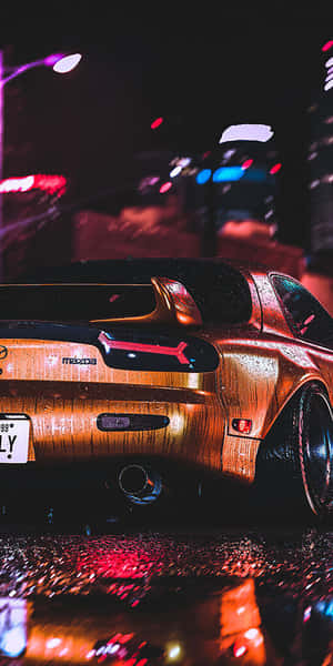 一輛時尚跑車在夜晚停泊在濕漉漉的城市街道上，霓虹燈下。 — Jdm 美學 壁紙