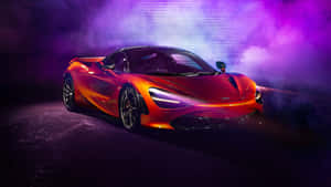 在煙霧瀰漫的黑暗環境中，一輛時尚的橙色McLaren跑車被紫色霓虹燈照亮。 — 麥拿侖 GIF 壁紙