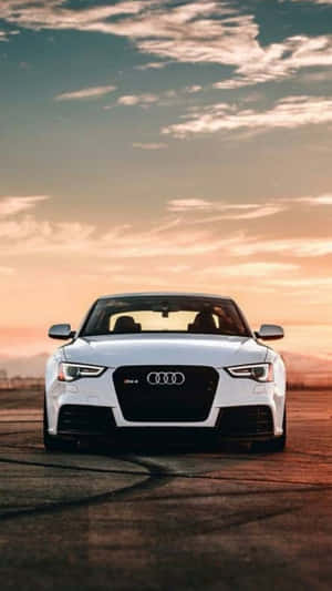 日落時分停在行人路上的白色奧迪跑車。 — Audi R8 GIF 壁紙