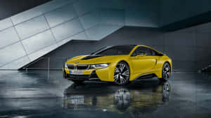 濕地上反射的黃色BMW i8跑車，現代攝影棚。 — 美學黃色 壁紙