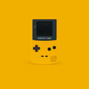 黃色背景上的黃色 Nintendo Game Boy Color 手提遊戲機。 — iPad Air 13 壁紙