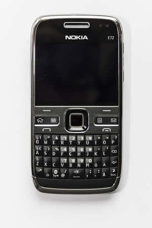 白色背景上的黑色 Nokia E72 手機，帶實體鍵盤 — Nokia 壁紙