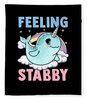 一隻微笑的一角鯨，帶有彩虹角，漂浮在雲朵上，並有文字 feeling stabby。 — Apple Watch 壁紙