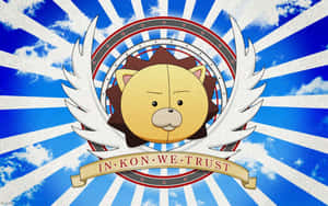 有翅膀同寫住「IN KON WE TRUST」橫額嘅卡通獅子，背景係藍天同太陽光芒。
