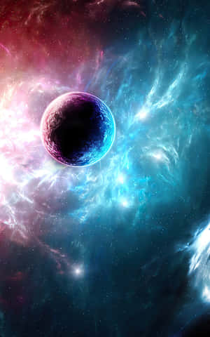 一顆被發光宇宙雲和恆星包圍的多彩行星。 — 平板電腦 壁紙