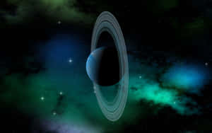 一顆在色彩繽紛的星雲中帶有環的行星，伴隨著星星 — 行星 壁紙