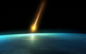 一顆明亮的流星在星空背景下墜向一顆藍色行星。 — 月色夜空 壁紙