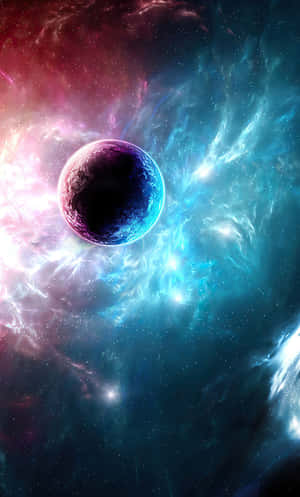 一顆色彩繽紛的行星，被發光的宇宙雲和恆星包圍。 — Galaxy Tab A 壁紙