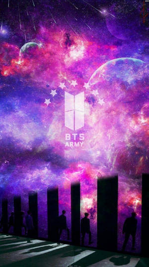 粉絲剪影映襯著宇宙紫色星系，帶有 BTS ARMY 標誌。
