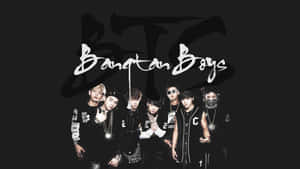 七位身穿黑色服裝的男性K-pop偶像與「Bangtan Boys」文字一起擺姿勢。 — 防彈少年團 合照 壁紙