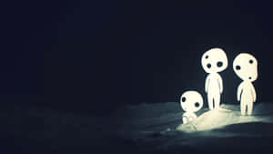 三個發光的白色人物夜晚站在雪丘上。 — Alienware GIF 壁紙