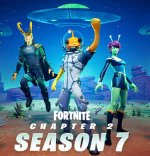 三個穿著外星服裝的 Fortnite 角色在沙漠場景中的 UFO 下慶祝。 — Galaxy Z Flip7 FE 壁紙