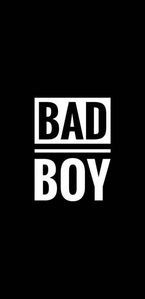 黑色背景上的粗體白色文字「BAD BOY」。