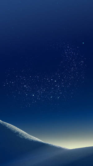 雪覆蓋的山脊在星空下 — 三星 Galaxy S20 壁紙