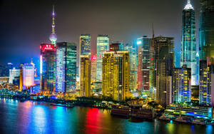 上海夜景天際線，發光的摩天大樓和江面倒影。 — 唐人街 GIF 壁紙