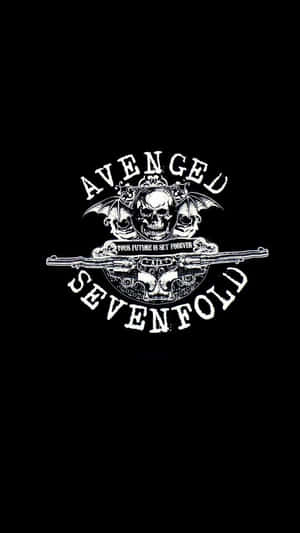 Avenged Sevenfold 樂隊標誌，包含骷髏頭、蝙蝠和步槍，背景為黑色。