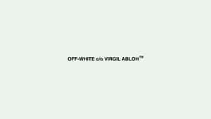 Off-White c/o Virgil Abloh 商標標誌以黑色文字顯示在淺色背景上。