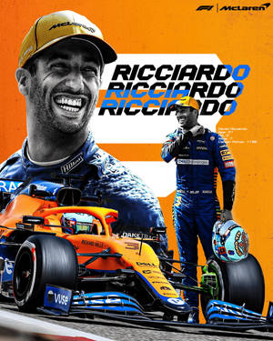 F1車手Daniel Ricciardo身穿McLaren裝備，在賽道上站在他的賽車旁。 — 微笑 壁紙