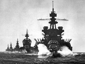 戰艦在開闊水域編隊航行