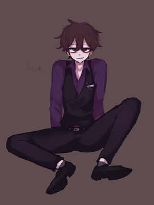 動漫男孩穿著紫色西裝，盤腿而坐，戴著眼鏡，面帶微笑。 — 手機 壁紙