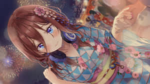 穿著花卉和服的動漫女孩在夜間煙火下微笑。