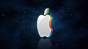 帶有彩虹咬痕的Apple標誌在星空中漂浮，帶有反射。