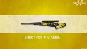 黃黑狙擊步槍，條紋背景上寫有「shoot for the moon」文字。
