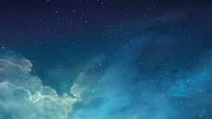 閃爍藍色星雲和宇宙雲的星空夜景。 — 星星 壁紙