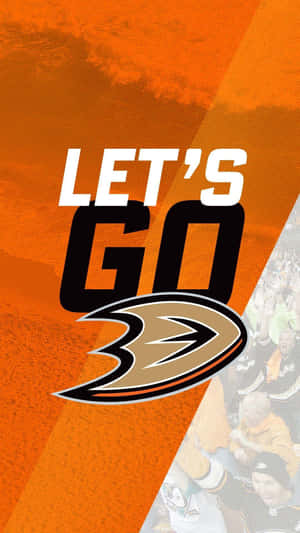 Anaheim Ducks 冰球隊標誌，帶有 LET'S GO 文字和橙色歡呼的球迷。