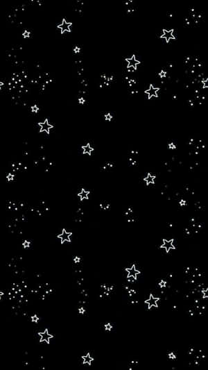 黑色背景帶有白色輪廓星星和點點，形成宇宙夜空圖案。