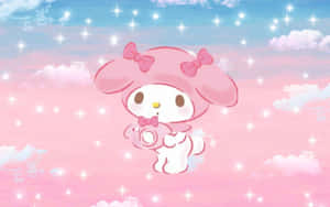 My Melody 喺一個有 fluffy 雲嘅星空粉紅天空背景下揸住相機。
