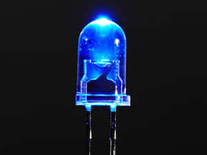 黑色背景上的藍色發光LED燈。