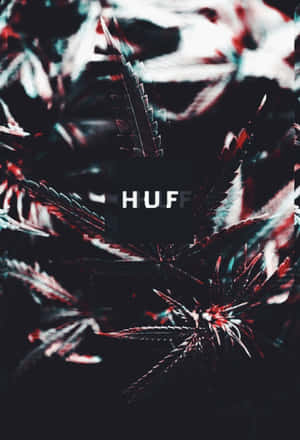 帶有紅色和藍綠色亮點的大麻葉，以及白色文字中的「HUFF」。
