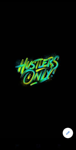 黑色背景上發光的霓虹文字寫著 Hustlers Only