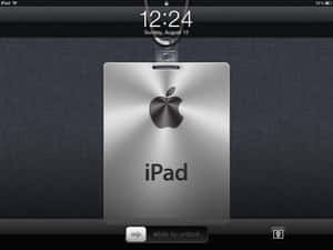銀色iPad掛繩徽章，帶有Apple標誌，掛在深色紋理背景上。
